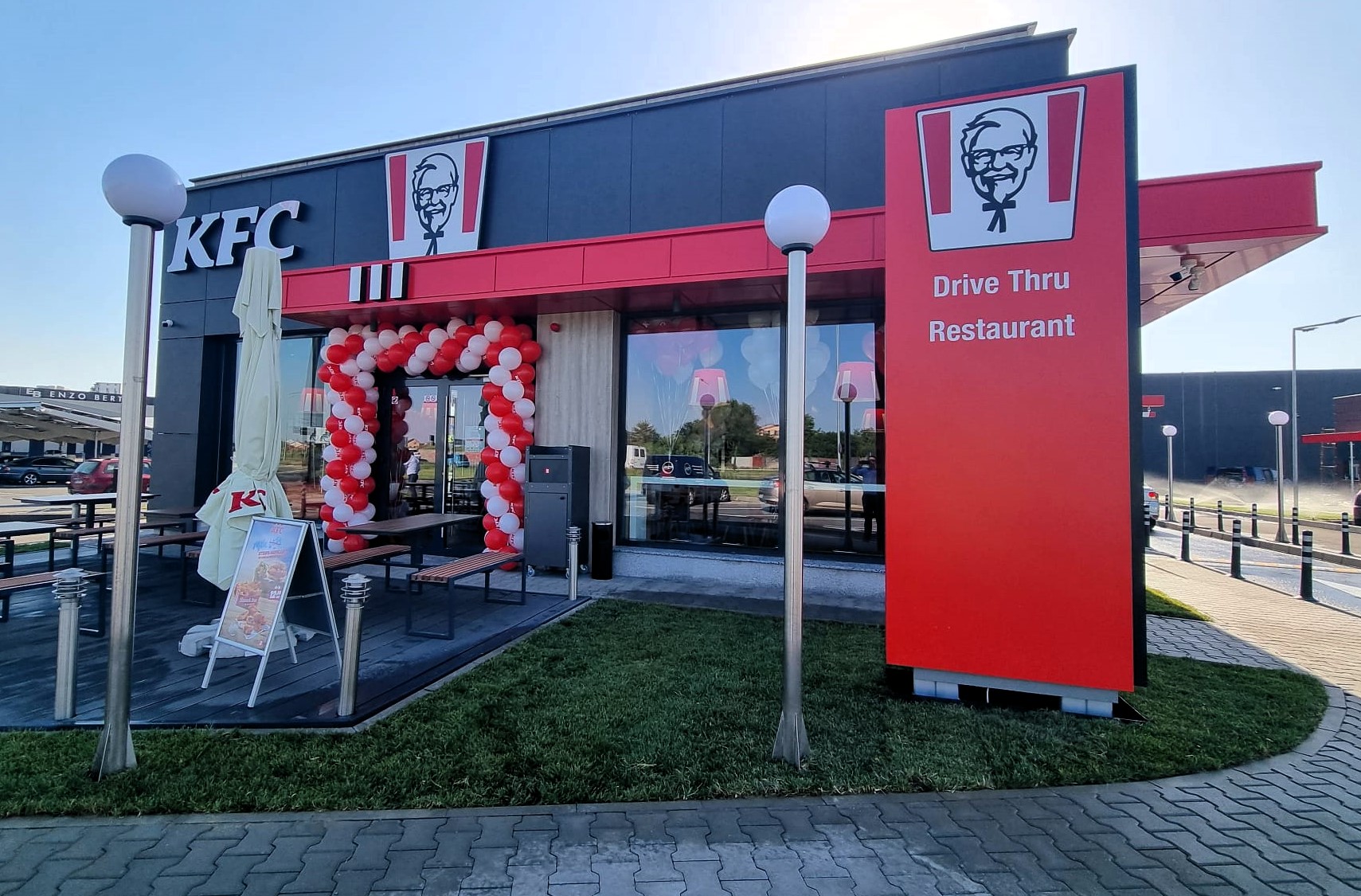 Primul KFC Drive Thru din Craiova a fost inaugurat, investiţie de un mlion de euro a Sphera Franchise Group