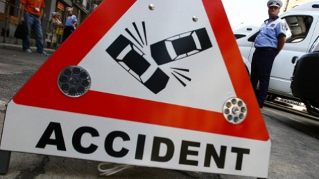 Trafic blocat în Mehedinți în urma unui accident, doi oameni răniți – INFOTRAFIC